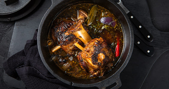 Pork hammer gestoofd in bokbier en met chocolade