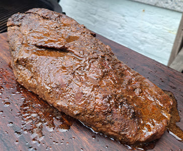 Kamado Brisket met SmokeyQ Rub