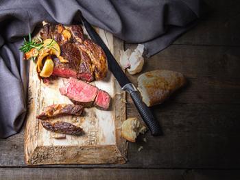 Cote de Boeuf met sjalotjes in rode wijnsaus
