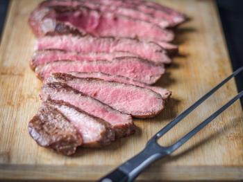 Gemarineerde Flat Iron steak met citroen en knoflook