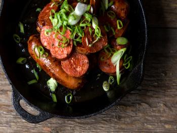 Gegrilde broodjes Chorizo met zelfgemaakte Salsa