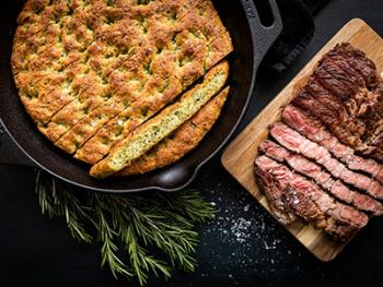 Chuck Eye Steak met Focaccia Brood