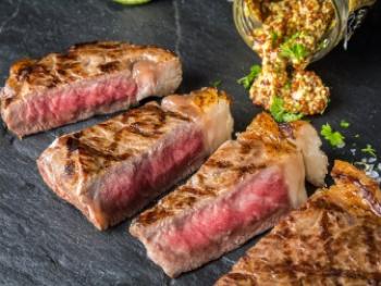 Entrecôte met spinazie in bladerdeeg