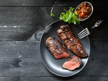 Jodenhaas met pompoen puree portobello en gebakken polenta