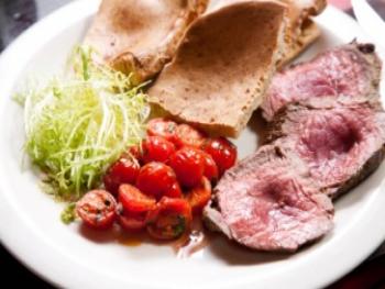 Picanha with cherry tomatoes and onions
