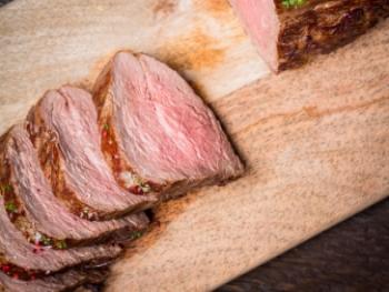 Ossenhaastournedos met bacon-cheddarkorst
