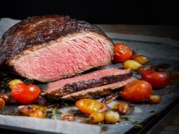 Picanha met Tijmjus, gepofte sjalotten en gekruide aardappeltjes