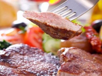 sirloin steak with spinach in puff pastry