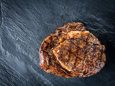 Dry Aged rib eye steak met mierikswortel Gremolata