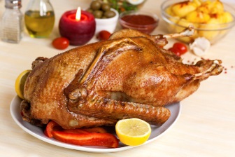 Tender filled goose with port sauce 